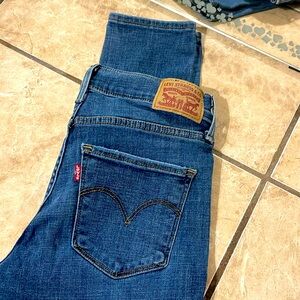 LEVI’S JEANS